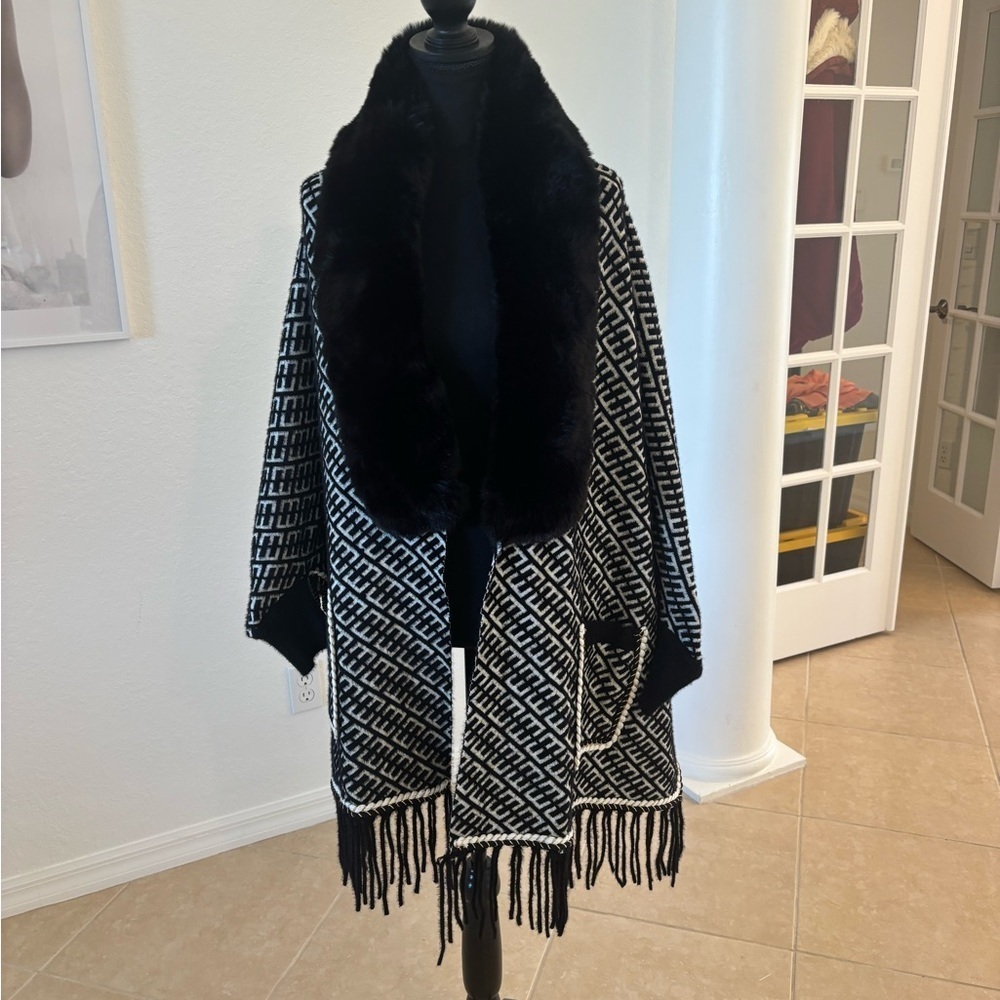 Black and White Patterned Shawl with Faux Fur Collar. Great Holiday Gift 🎁